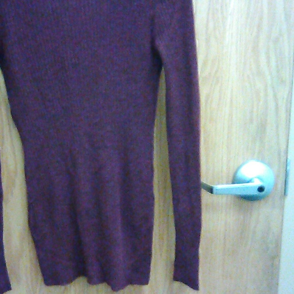 Deep vneck sweater - Picture 3 of 3